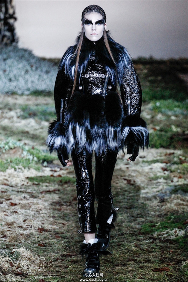 Alexander McQueen巴黎時裝周2014秋冬新品發(fā)布