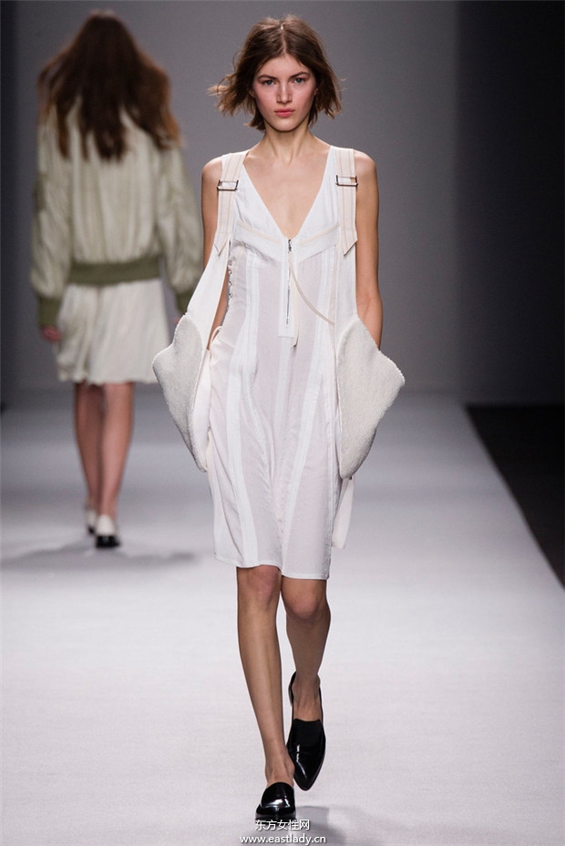 Vanessa Bruno巴黎時(shí)裝周2014秋冬新品發(fā)布