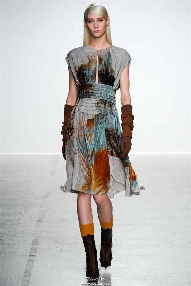 John Galliano巴黎時(shí)裝周2014秋冬新品發(fā)布