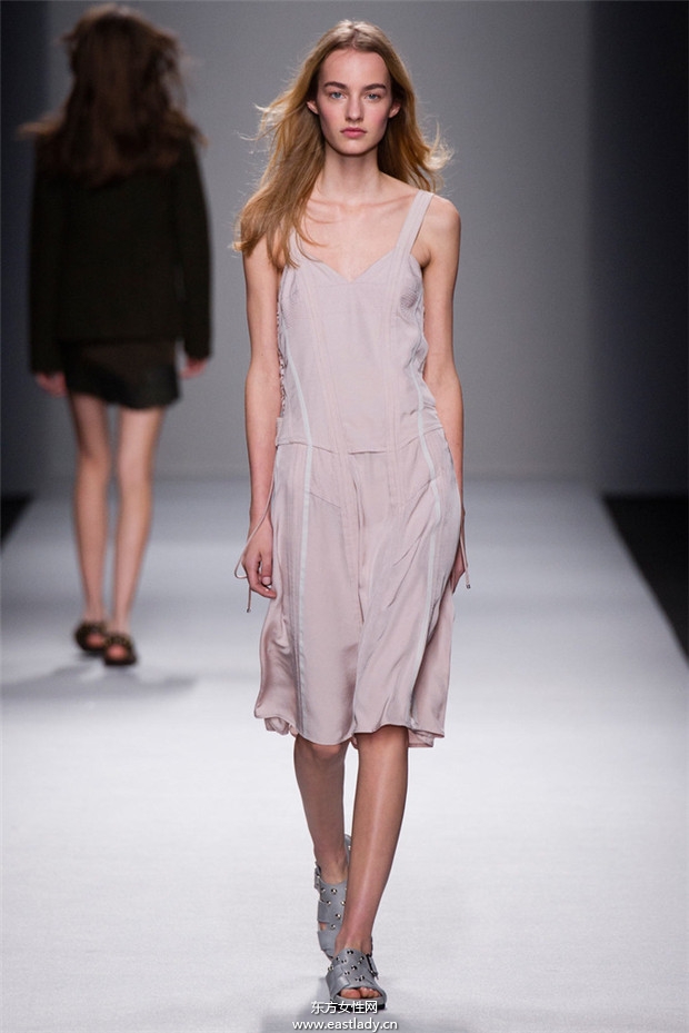 Vanessa Bruno巴黎時(shí)裝周2014秋冬新品發(fā)布