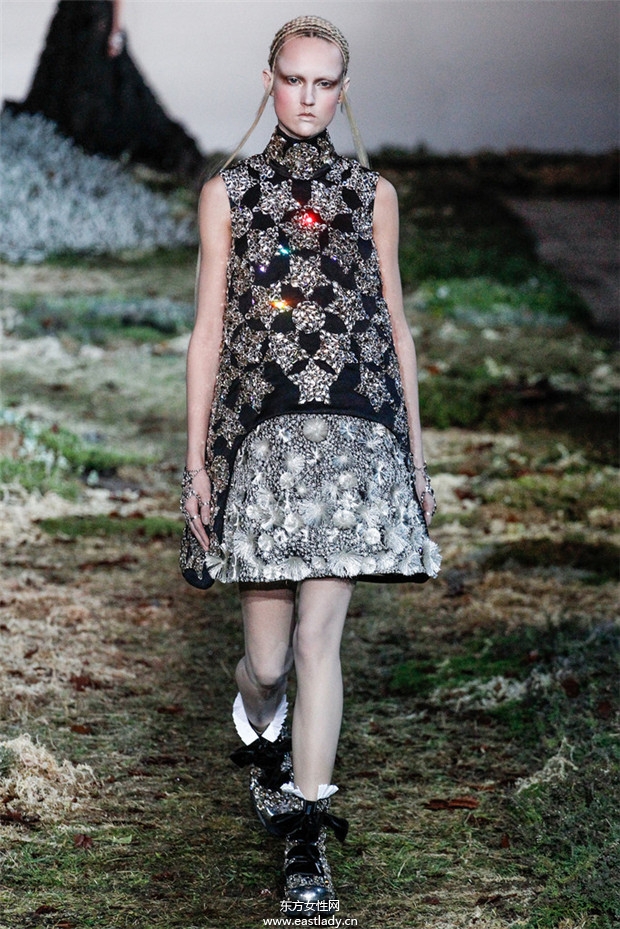 Alexander McQueen巴黎時裝周2014秋冬新品發(fā)布