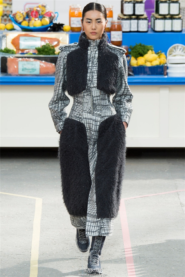 Chanel(香奈兒)巴黎時(shí)裝周2014秋冬新品發(fā)布