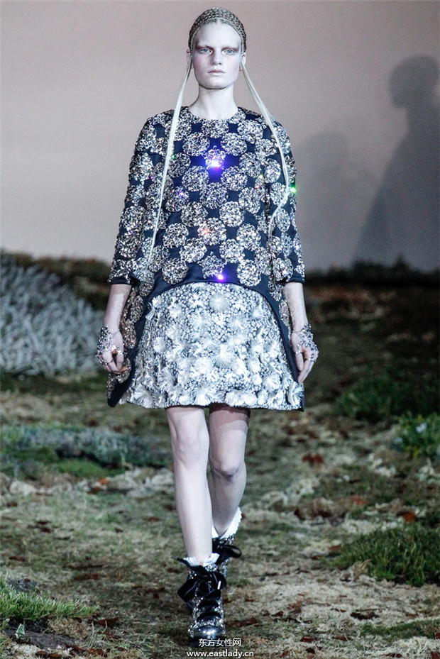 Alexander McQueen巴黎時裝周2014秋冬新品發(fā)布