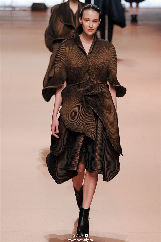 Issey Miyake巴黎時(shí)裝周2014秋冬新品發(fā)布