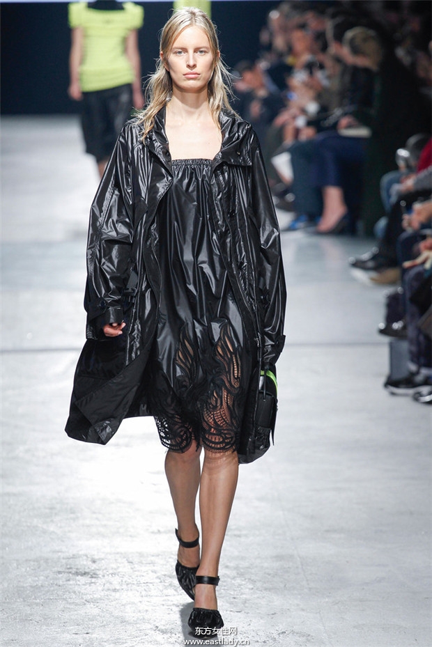 Christopher Kane倫敦時(shí)裝周2014秋冬新品發(fā)布