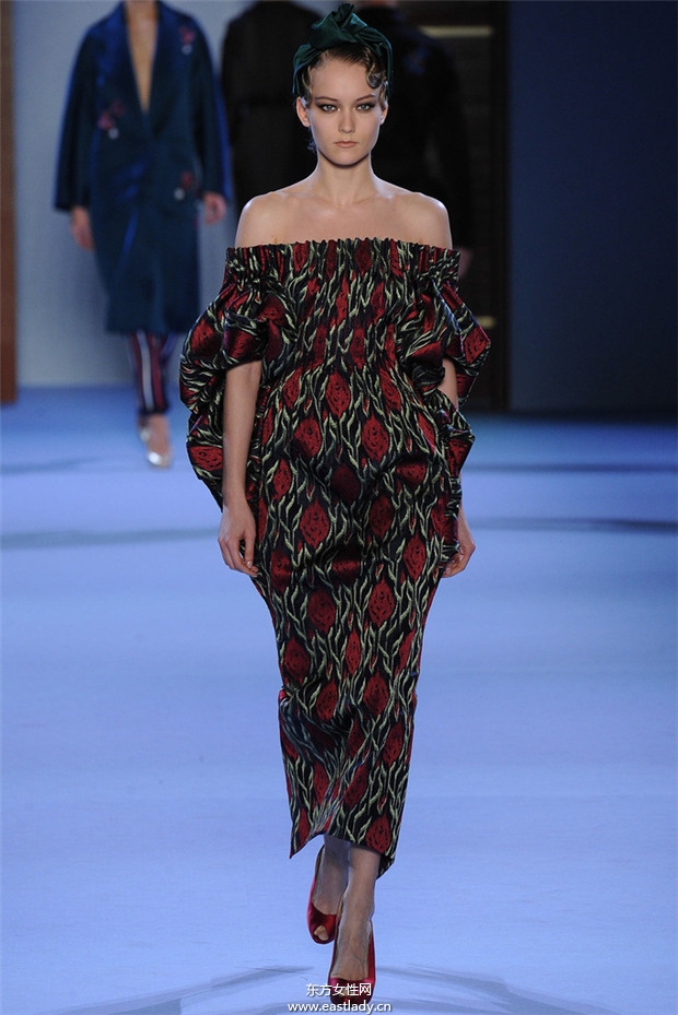 Ulyana Sergeenko 2014春夏巴黎高級(jí)定制系列時(shí)裝秀