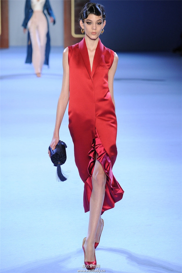 Ulyana Sergeenko 2014春夏巴黎高級(jí)定制系列時(shí)裝秀