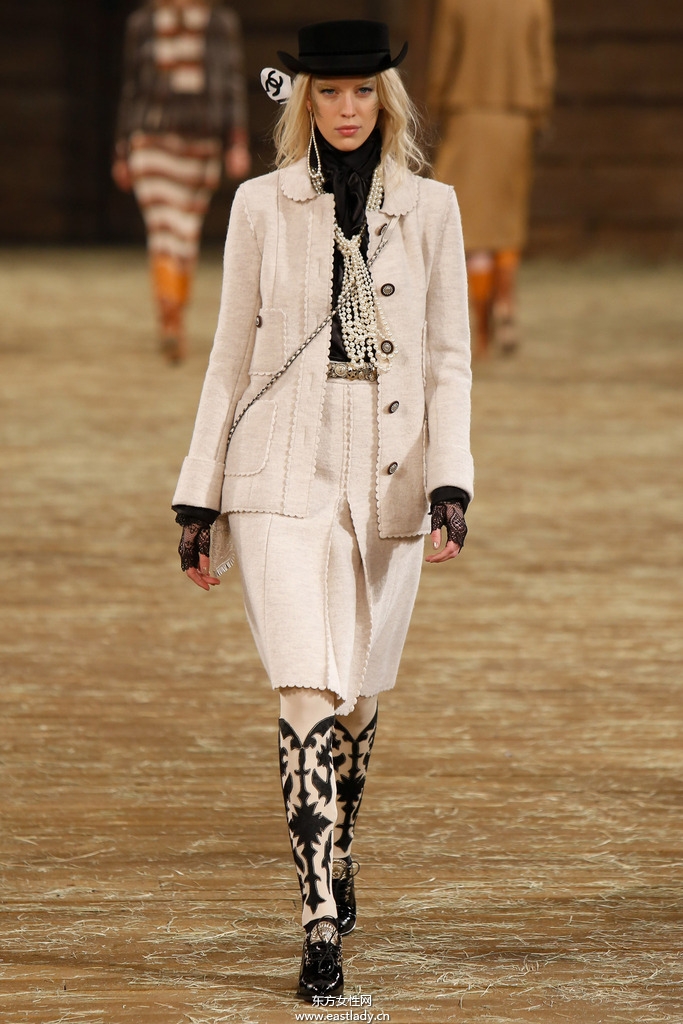 Chanel(香奈兒)2014早秋女裝流行服飾時(shí)尚大片