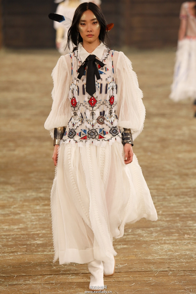 Chanel(香奈兒)2014早秋女裝流行服飾時(shí)尚大片