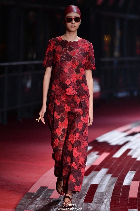 Valentino 2014女裝系列演繹紅色風(fēng)