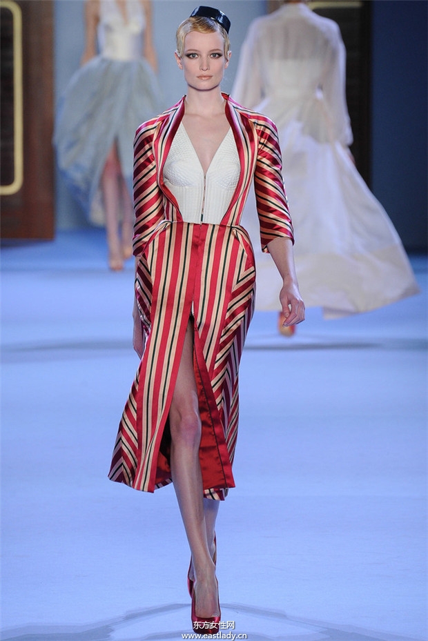 Ulyana Sergeenko 2014春夏巴黎高級(jí)定制系列時(shí)裝秀