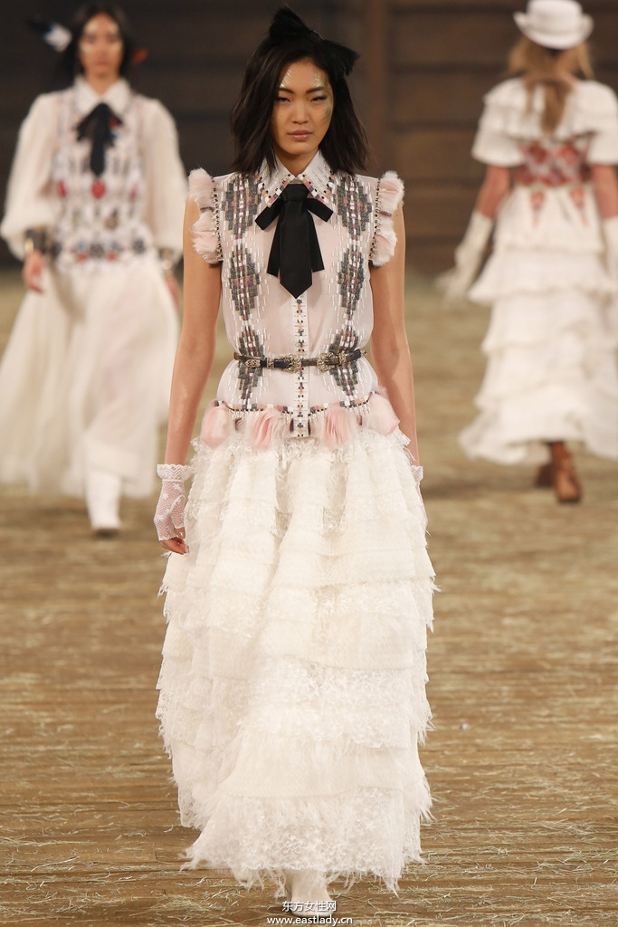 Chanel(香奈兒)2014早秋女裝流行服飾時(shí)尚大片