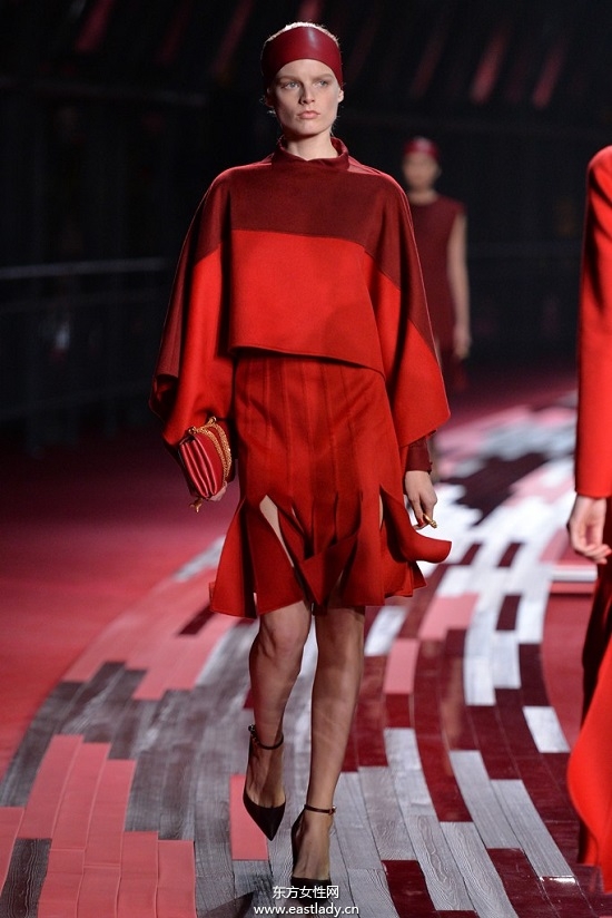 Valentino 2014女裝系列演繹紅色風(fēng)