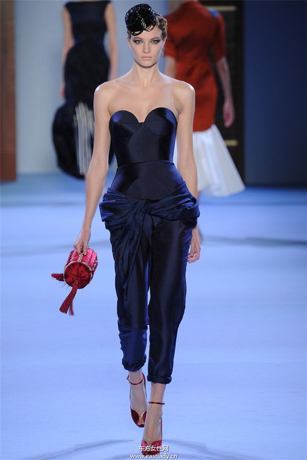 Ulyana Sergeenko 2014春夏巴黎高級(jí)定制系列時(shí)裝秀