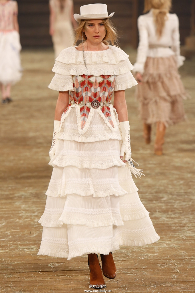 Chanel(香奈兒)2014早秋女裝流行服飾時(shí)尚大片