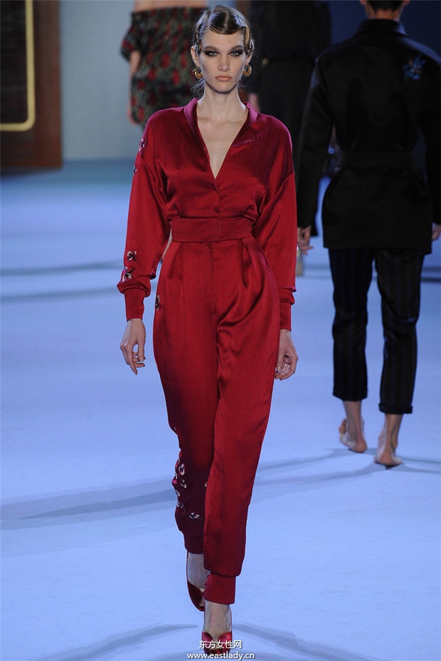 Ulyana Sergeenko 2014春夏巴黎高級(jí)定制系列時(shí)裝秀