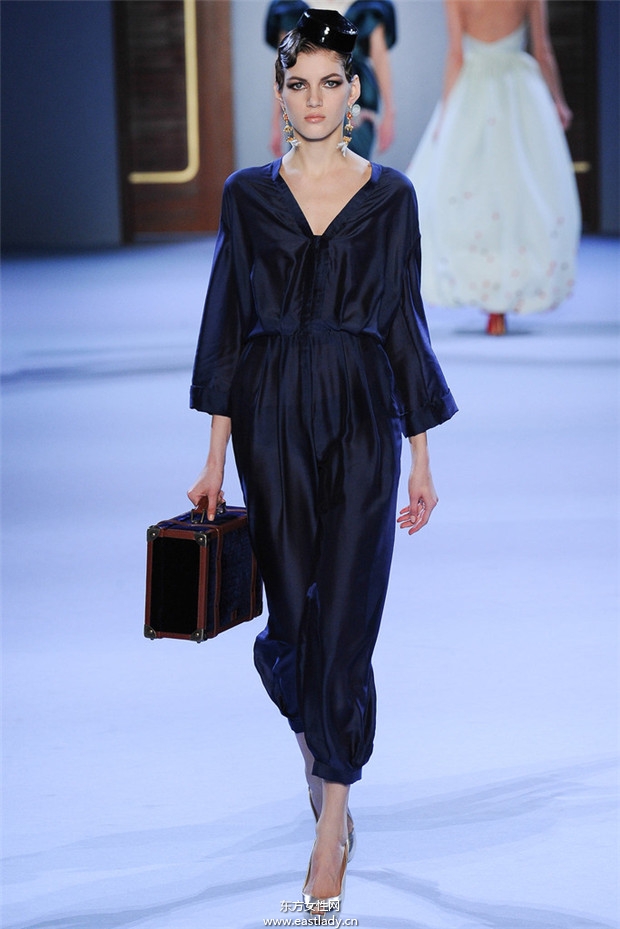 Ulyana Sergeenko 2014春夏巴黎高級(jí)定制系列時(shí)裝秀