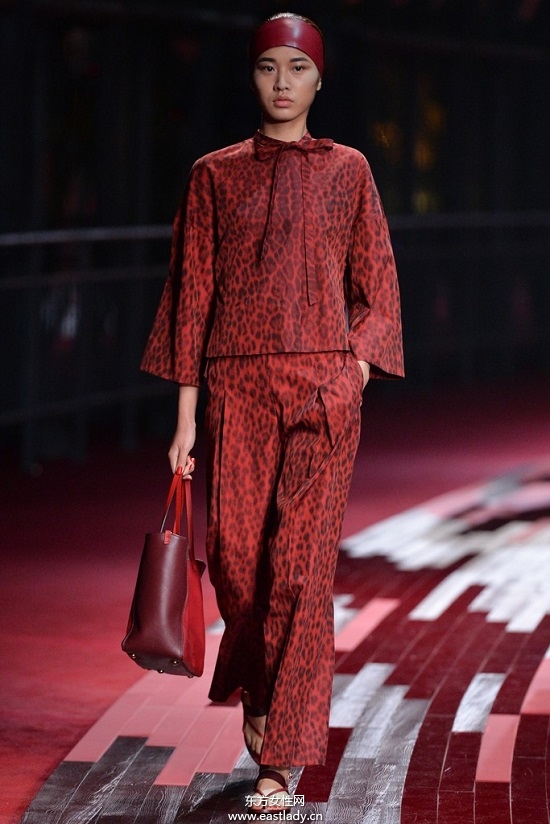 Valentino 2014女裝系列演繹紅色風(fēng)