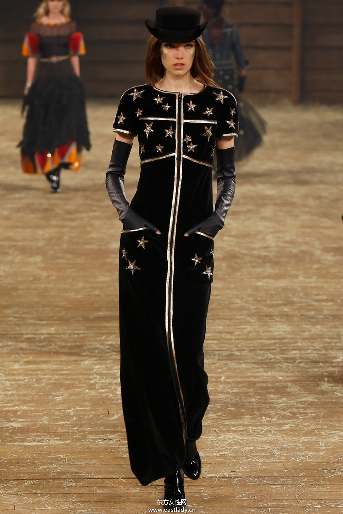 Chanel(香奈兒)2014早秋女裝流行服飾時(shí)尚大片