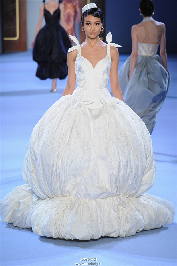 Ulyana Sergeenko 2014春夏巴黎高級(jí)定制系列時(shí)裝秀