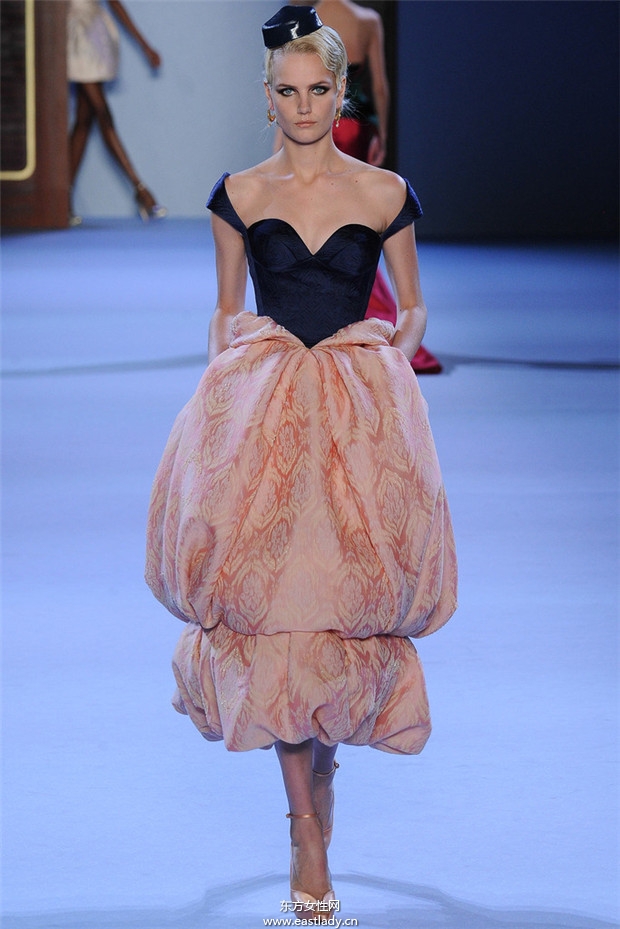 Ulyana Sergeenko 2014春夏巴黎高級(jí)定制系列時(shí)裝秀