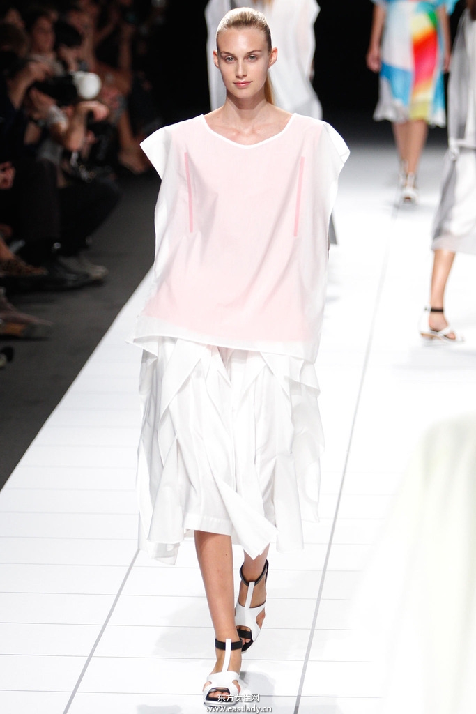 Issey Miyake(三宅一生)2014春夏流行服飾時尚大片