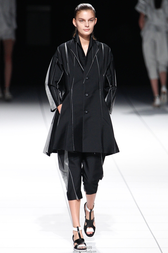 Issey Miyake(三宅一生)2014春夏流行服飾時尚大片