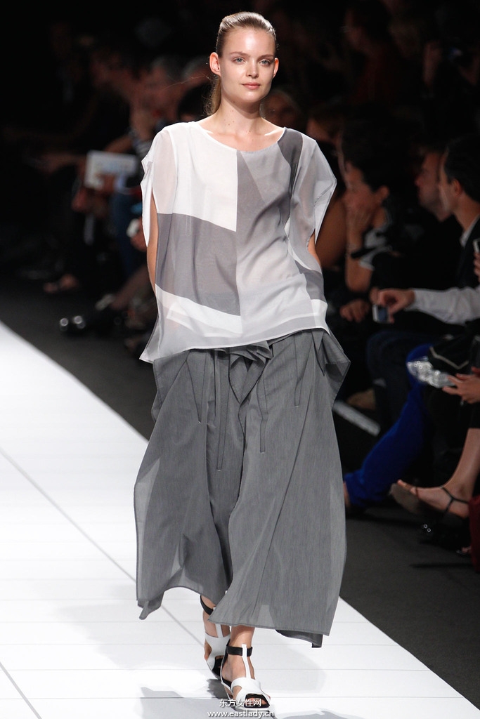 Issey Miyake(三宅一生)2014春夏流行服飾時尚大片