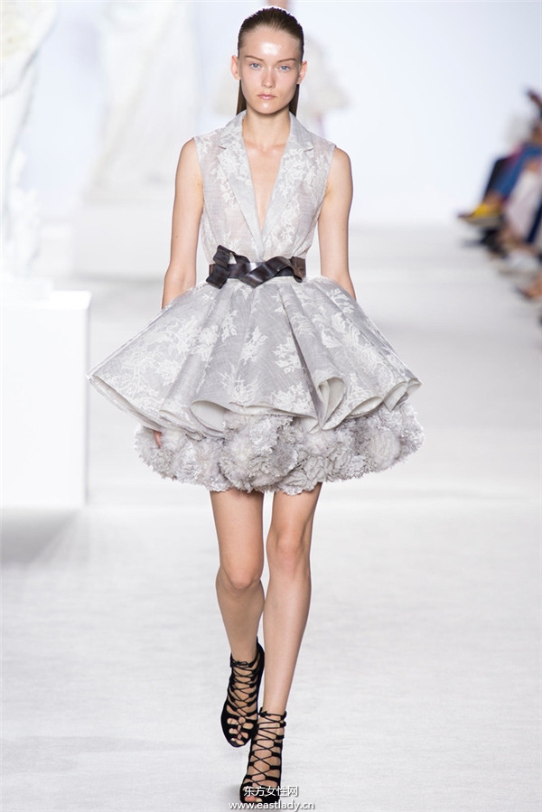 Giambattista Valli 2013秋冬服裝新品發(fā)布