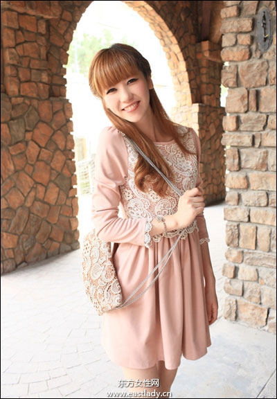 2013最新款蕾絲連衣裙風(fēng)情萬(wàn)種又不失俏皮可愛(ài)