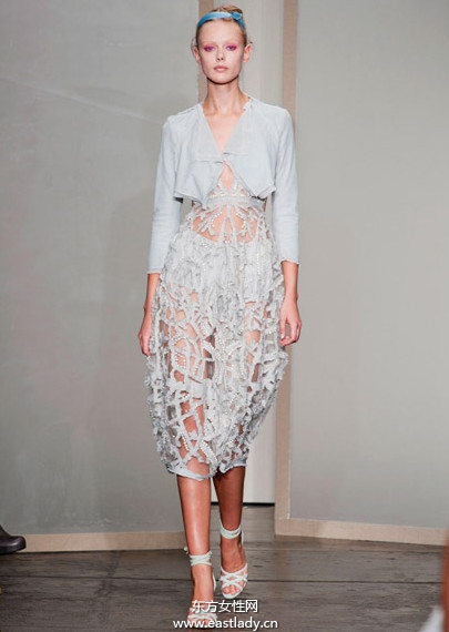 若隱若現(xiàn)透視裝瞬間秒殺全場