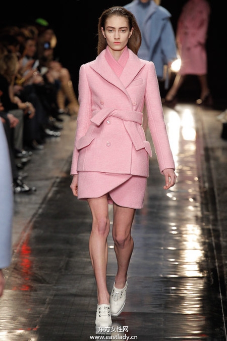 Carven2013秋冬女裝刮起夸張可愛風