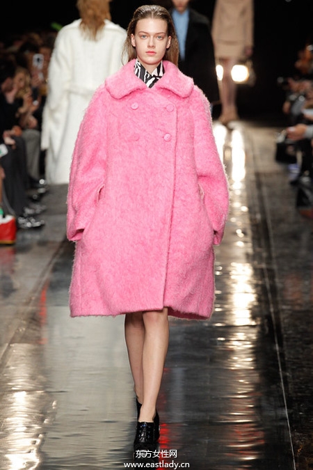 Carven2013秋冬女裝刮起夸張可愛風