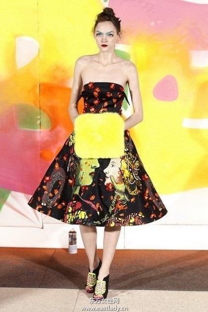 prada新品發(fā)布印花元素成主題