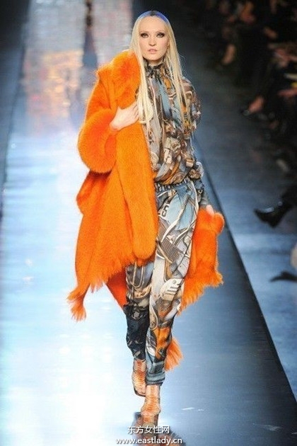 prada新品發(fā)布印花元素成主題