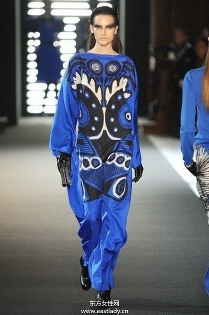 prada新品發(fā)布印花元素成主題