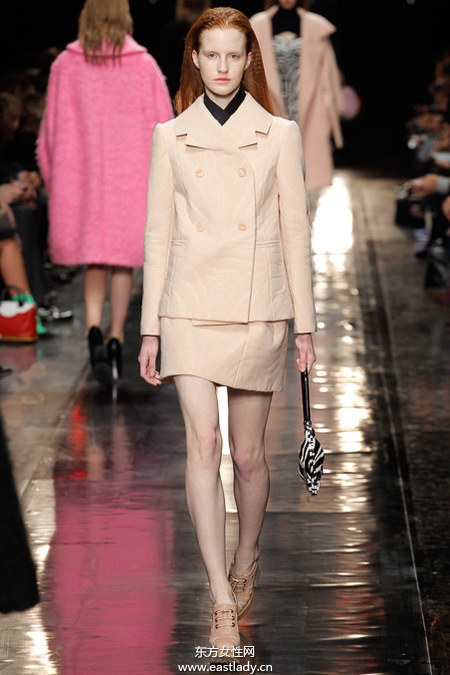 Carven2013秋冬女裝刮起夸張可愛風