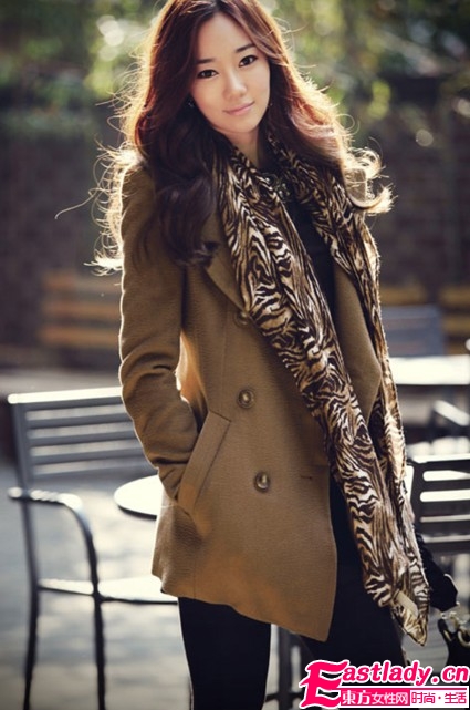 2012秋冬新款韓版雙排扣立領(lǐng)呢子大衣 簡(jiǎn)約而不失大氣