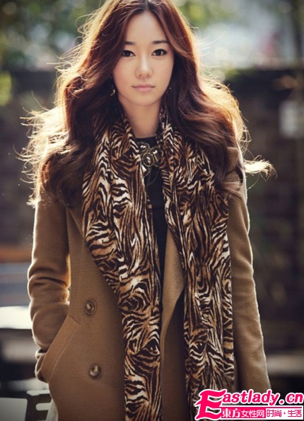 2012秋冬新款韓版雙排扣立領(lǐng)呢子大衣 簡(jiǎn)約而不失大氣