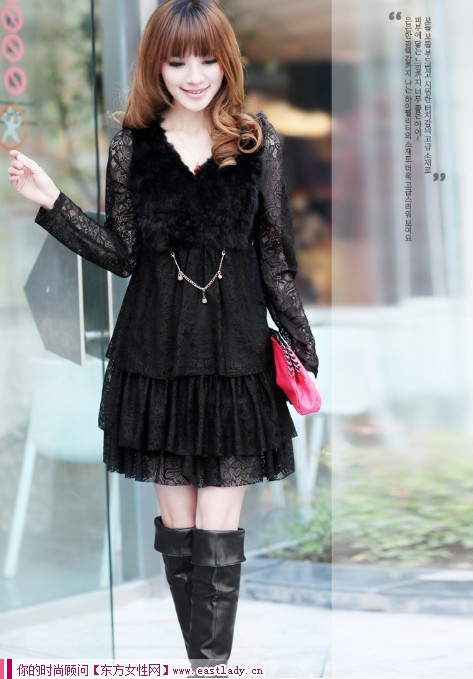 2012V領蕾絲花邊連衣裙 秋冬季節(jié)也能穿出甜美小性感