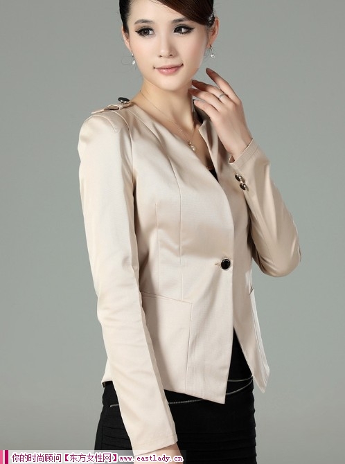 小西服也能穿出溫柔恬淡的感覺(jué)