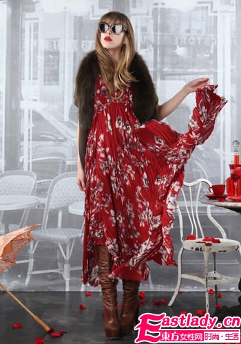 2012早秋系列復(fù)古浪漫情調(diào)展現(xiàn)迷人穿著態(tài)度