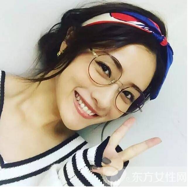 石原里美教你只用一條絲巾就能搭配潮流