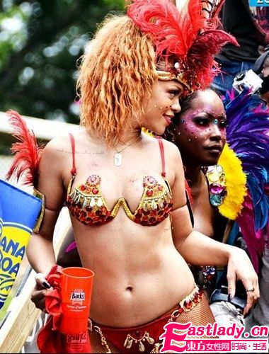 Rihanna2012新款比基尼上市 性感迷人