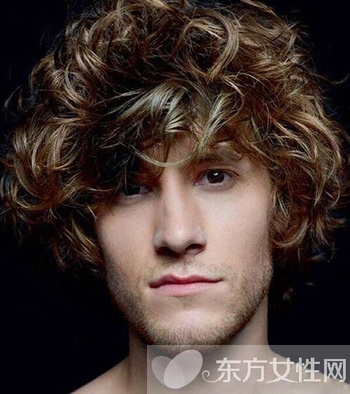 老佛爺后宮男寵都是90后 未來男神的接班人