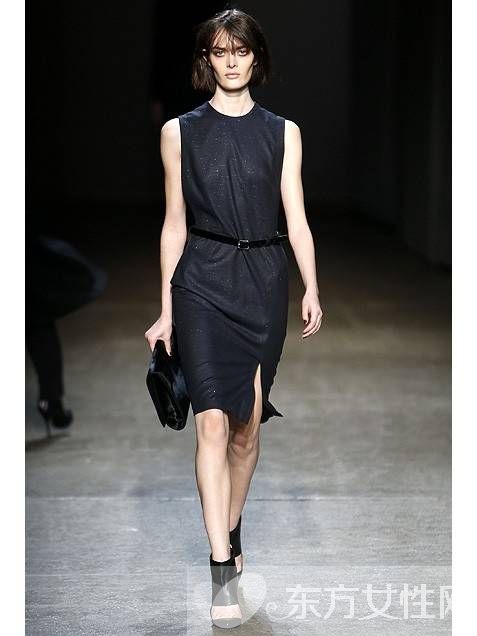 t臺模特示范OL風格服裝穿搭術 教你輕松打造職場時尚達人