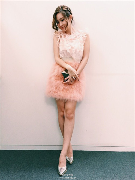 學(xué)學(xué)俏媽咪紗榮子時尚穿搭tips