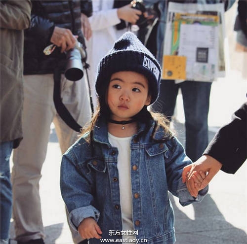 曬時尚不夠 首爾時裝周潮人曬娃成風