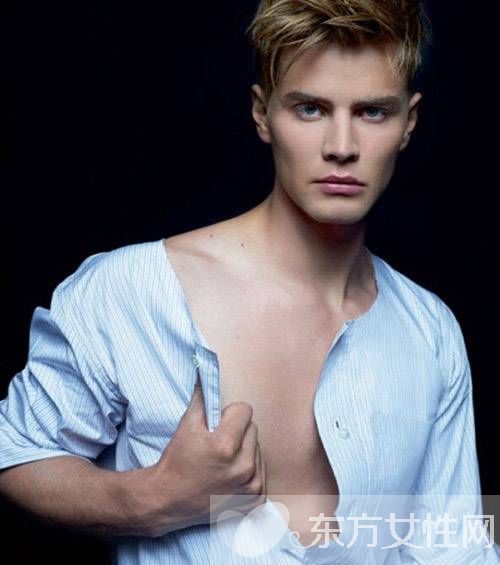 老佛爺后宮男寵都是90后 未來男神的接班人