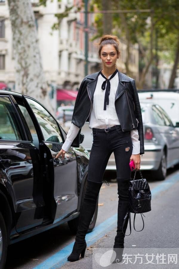 街拍達(dá)人示范黑色皮衣穿搭秀 今年這么穿才夠范兒